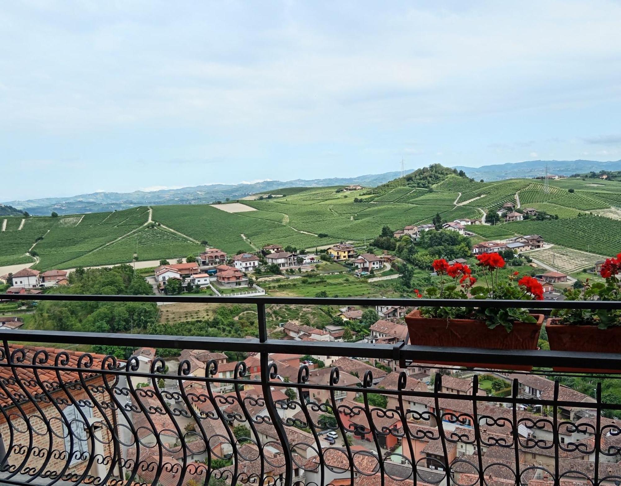 Teresa Al Belvedere Rooms&Holidayapartments Camere&Appartamenti Castellinaldo Esterno foto